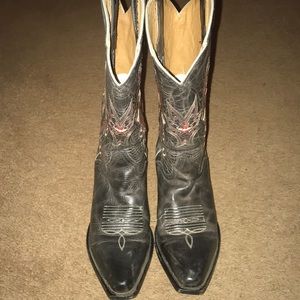 Women’s size 7 JB Dillion cowboy boots.